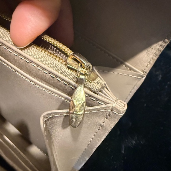 Louis Vuitton Sarah Wallet - Picture 16 of 17